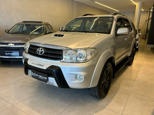 Toyota Hilux SW4 3.0 SRV 4X4 7 LUGARES 16V TURBO INTERCOOLER DIESEL 4P AUTOMÁTICO