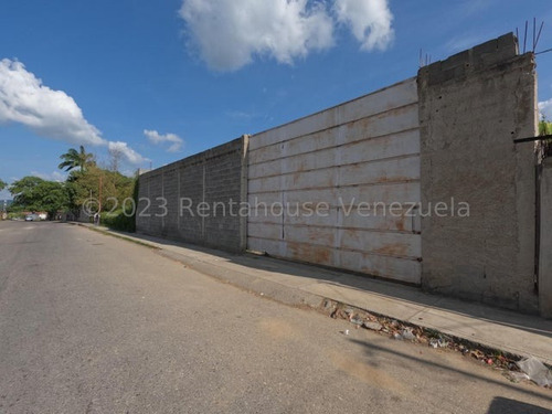 Galpon En Venta Cabudare La Montañita Codigo 2  4 4  7 2 6 Mildred Está Ubicado En Una Amplia Calle Principal, Lo Que Facilita La Maniobra De Vehículos Pesados, Cercano A Zona Residencial, Comercios 