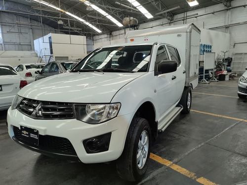 Imagen 1 de 14 de Mitsubishi L200 2015 2.4 Cabina Doble 4x2 Mt
