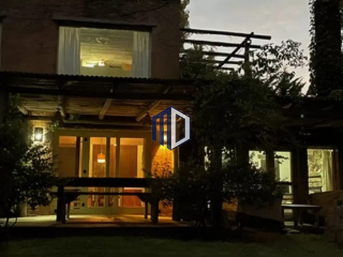 Casa A La Venta De 3 Dormitorios En Punta Del Este Con Un Magnífico Terreno De 3000 Mts2