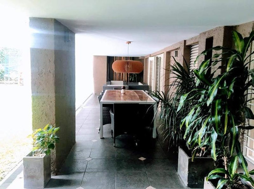 Casa (uso Comercial) En Venta, Cerro De Las Rosas. En Pleno Tejeda, Zona Norte