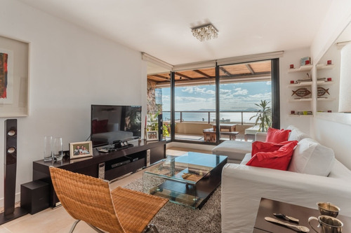 Imagen 3 de 14 de Apartamento En Punta Del Este. Frente Al Mar. Impecable !!!