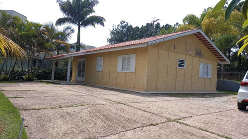 1.500 M², Condomínio Fechado, Casa Em Alvenaria E Piscina !