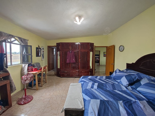 Casa En Venta En Col. Iztaccihuatl De Dos Niveles Con Jardín.