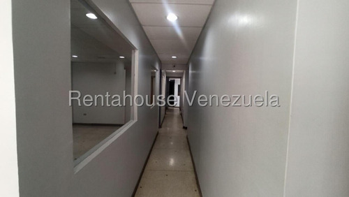 Estefani Flores Alquila Amplia Casa Comercial En El Este De Barquisimeto