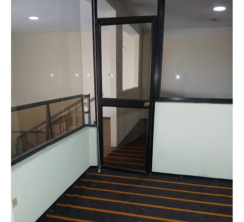 Oficinas 6 Ambientes Centro Norte Quito, Electricidad Y Agua 24/7