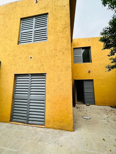 Imagen 2 de 4 de Venta - Complejo De 4 Departamentos - Gamond 2137