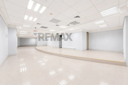 Local Comercial 1.002 M² Paseo Huérfanos