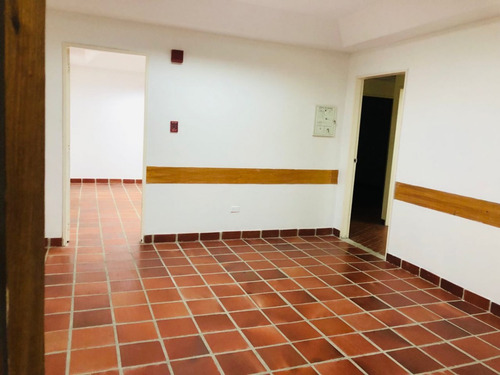 Amplio Local Destinado Al Uso De Oficinas
