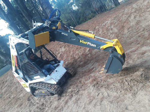 Imagen 5 de 10 de Implemento Brazoretro Pivotado Minicargadora Vialplan Bobcat