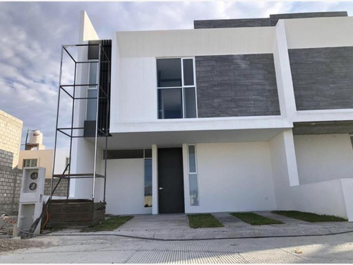 Imagen 1 de 12 de Casa Sola En Venta Privadas Santa Matílde