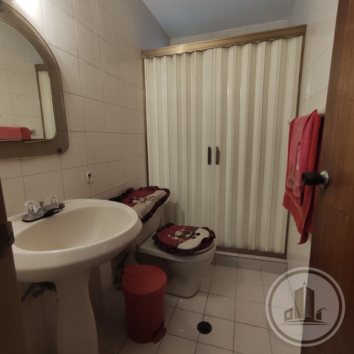 Townhouse En Venta Conjunto Residencia En El Castaño Maracay 06js