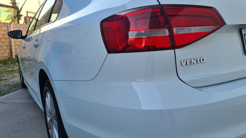 Imagen 10 de 18 de Volkswagen Vento 2.0 Advance Mt 2015