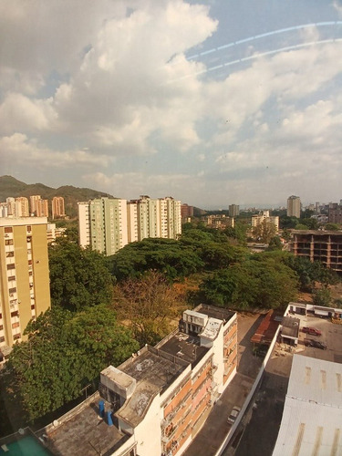 Mariana Castillo Vende Local En Cc Leonardo Davincci, Av. Bolivar Norte - Vil-055