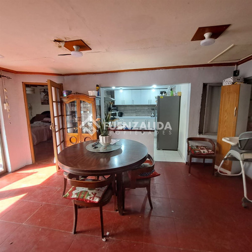Casa En Venta De 8 Dorm. En Lo Espejo