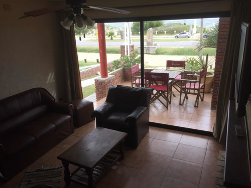 Alquilo Piriapolis Linda Casa Nuevita Frente Al Mar 3 Dormitorios 2 Banos ,totalmente Equipada Para 7 Personas