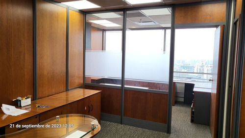 Oficina En Arriendo Cuenta Con Mobiliario
