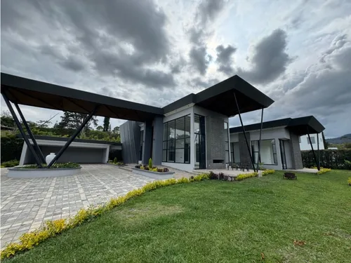 Casa De Lujo En Llanogrande En Arriendo