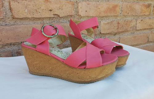 Sandalias Con Plataforma Simil Corcho Coral
