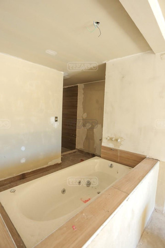Departamento En Venta Ubicado En Centro De Bariloche, Bariloche
