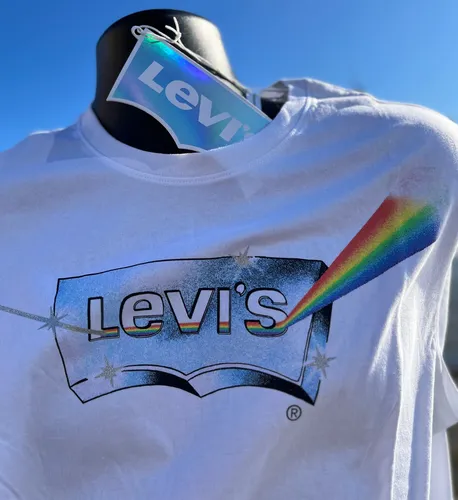 Playera levi's pride hotsell