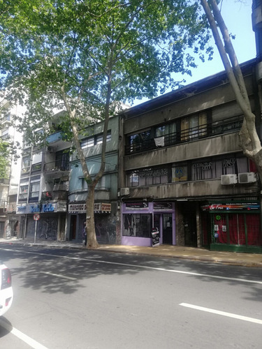 Edificio Céntrico Sobre La Calle Mercedes