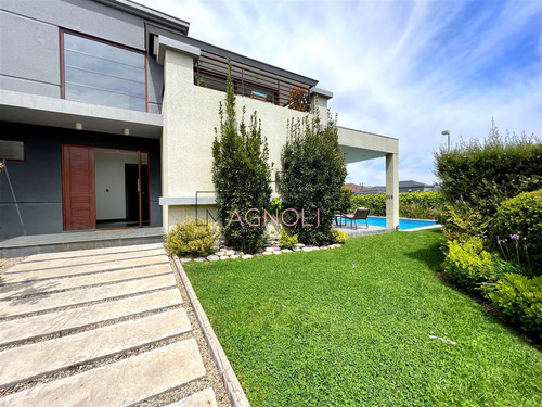 Casa En Venta De 5 Dorm. En Las Condes