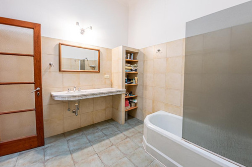 Imagen 20 de 27 de Casa De 4 Dormitorios En Venta Jardín Parrillero Terraza Barrio Abasto Centro