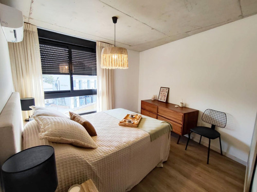 Venta Apartamento 2 Dormitorios. Piso Alto Sobre Av. Libertador. Balcón Soleado