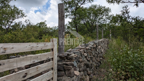 Capilla Del Monte - Barrio Villa Cielo. Excelente Inversión. Terreno De 2521 M2. Ubicación Ideal, A 100 Metros Del Ingreso A La Reserva Villa Cielo. Proyecto Aprobado.