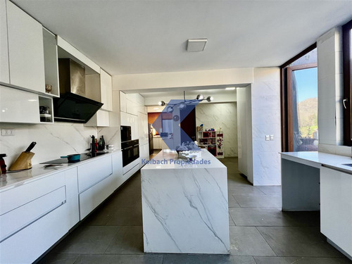 Casa En Venta De 6 Dorm. En Brisas De Chicureo
