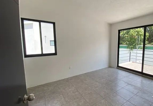 Casa Sola Moderna En Fraccionamiento Vigilancia