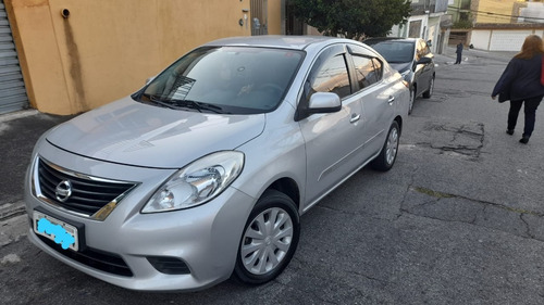 Nissan Versa Completo