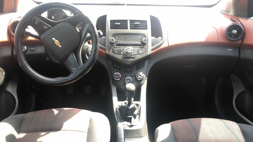 Imagen 6 de 9 de Chevrolet Sonic 1.6 Lt Mt 2016