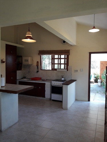 Casa De 2 Dormitorios Con Parque Y Parrillero