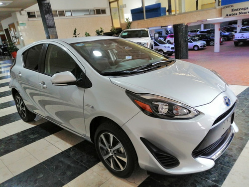 Imagen 2 de 14 de Toyota Prius C Hybrid 2020
