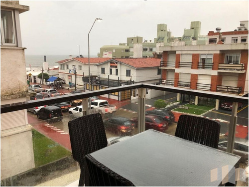 Imagen 2 de 30 de A Metros Del Mar