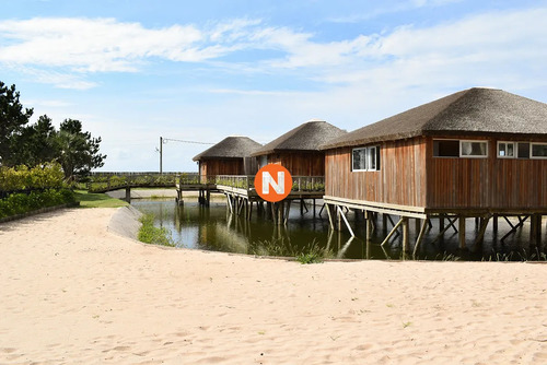 Exclusiva Casa En José Ignacio, Mansion Frente Al Mar En Venta , 6 Dormitorios.