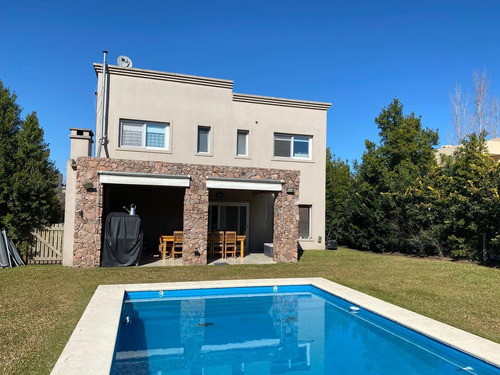 Imagen 26 de 28 de Venta | Casa De 2 Plantas En Lote Interno | Los Alisos