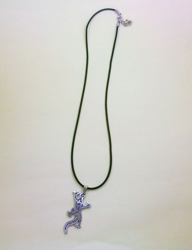 Imagem 1 de 2 de Colar Com Pingente De Salamandra Novo