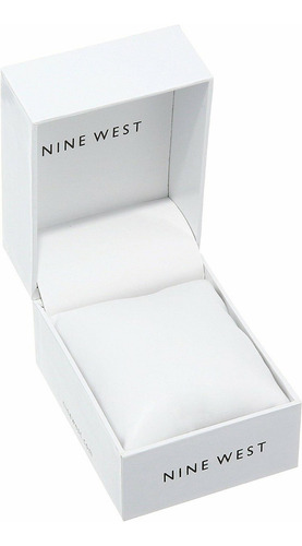 Reloj Mujer Nine West Modelo Nw/2203svgy Correa Gris Correa Gris Oscuro Bisel Plateado Fondo Blanco