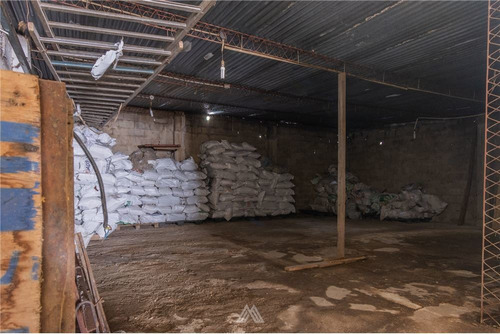 Venta De Terreno Con Galpón!!!