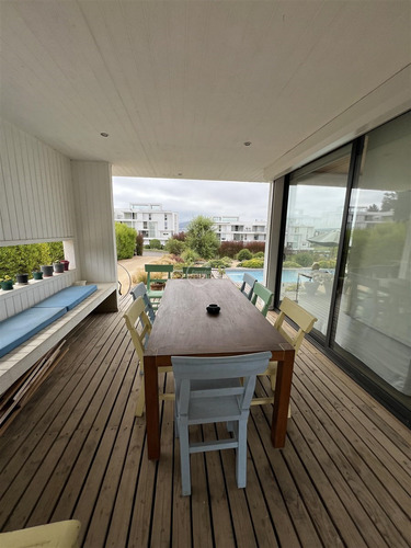 Casa En Venta De 2d + 2b. En Marbella Piscina Y Quincho