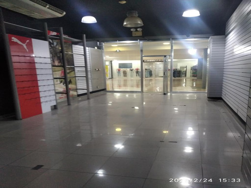 Alquiler De Un Local En Av. Bolívar, C.c. Galería Plaza, Centro De Maracay