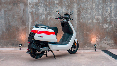Imagen 6 de 16 de Moto Electrica Scooter Nuuv Ngt Bosch Litio Panasonic