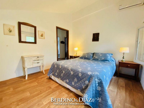 Residencia En Playa Mansa Muy Cerca Del Mar.- Ref: 824