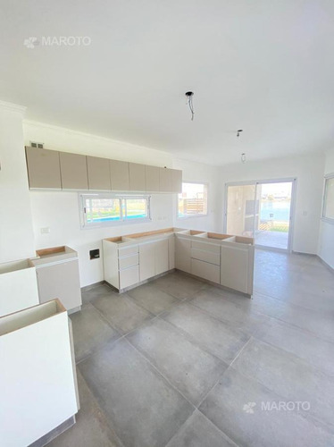 Imagen 11 de 22 de Casa En Venta En El Canton - Maroto Propiedades