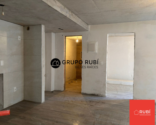 Venta De Apartamento 2 Dormitorios Duplex Con Patio Y Parrillero Tipo Casita