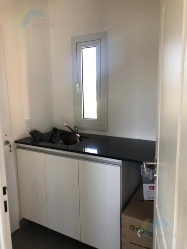 Casa Con Pileta De Construccion Tradicional - San Ramon Pilar Del Este
