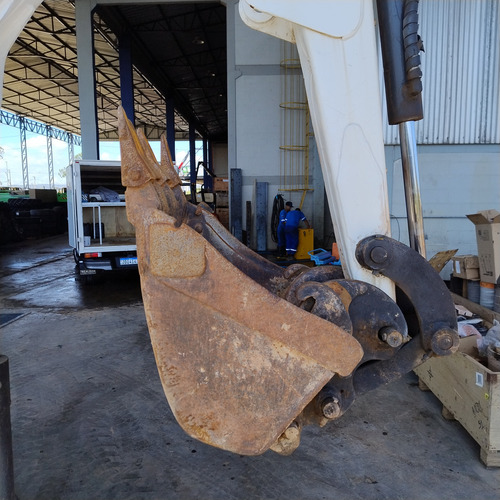 Mini Escavadeira Bobcat 325 Ano 2011
